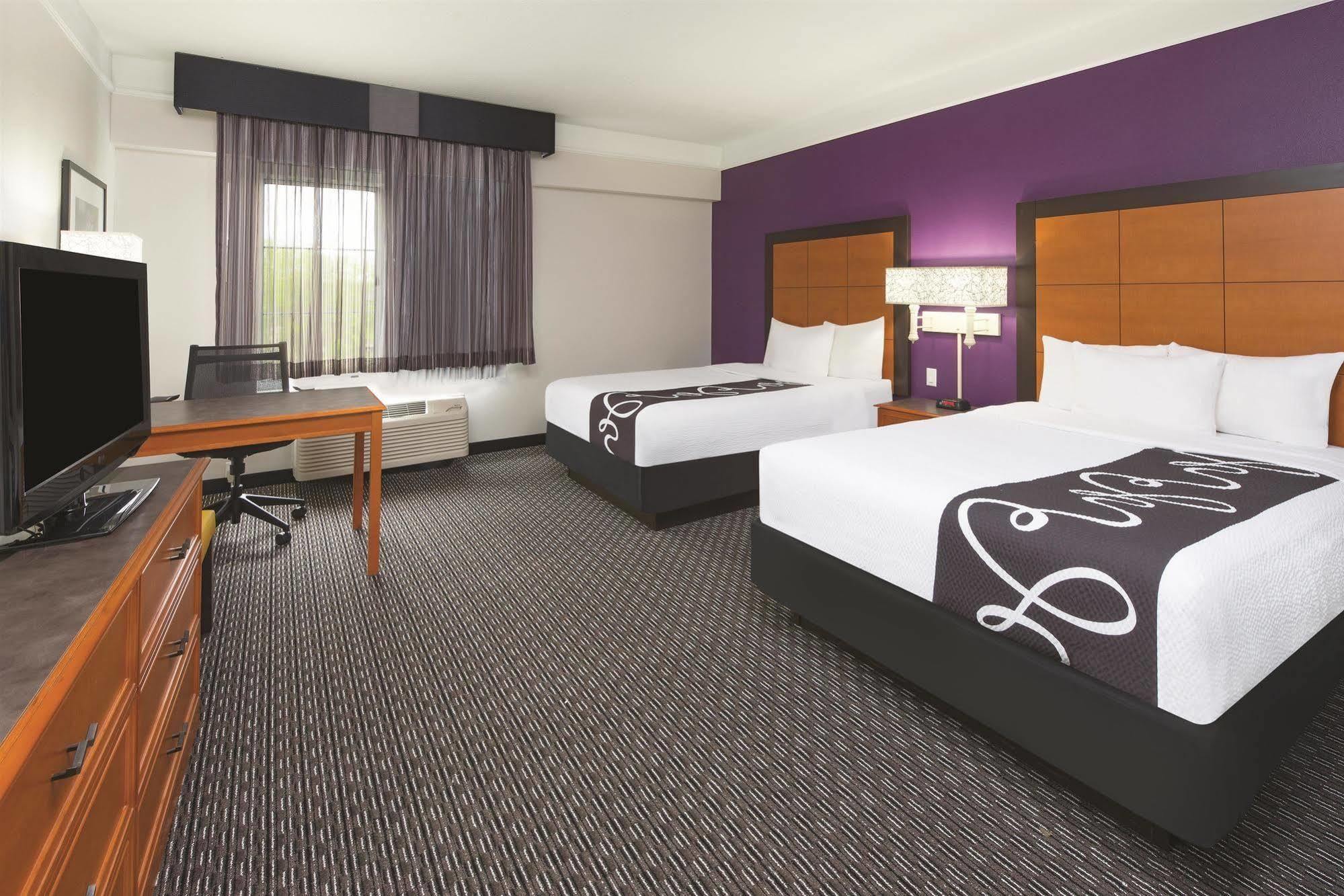 Hotel La Quinta By Wyndham Hartford Bradley Airport Windsor Locks Exterior foto